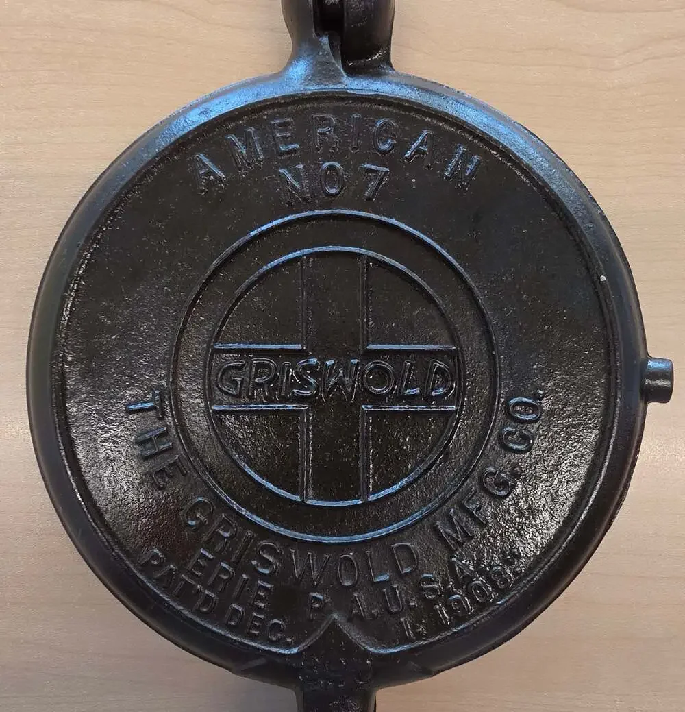 Vintage Griswold American No. 7 Cast Iron Waffle Maker 390 Erie PA Pat'd 1908